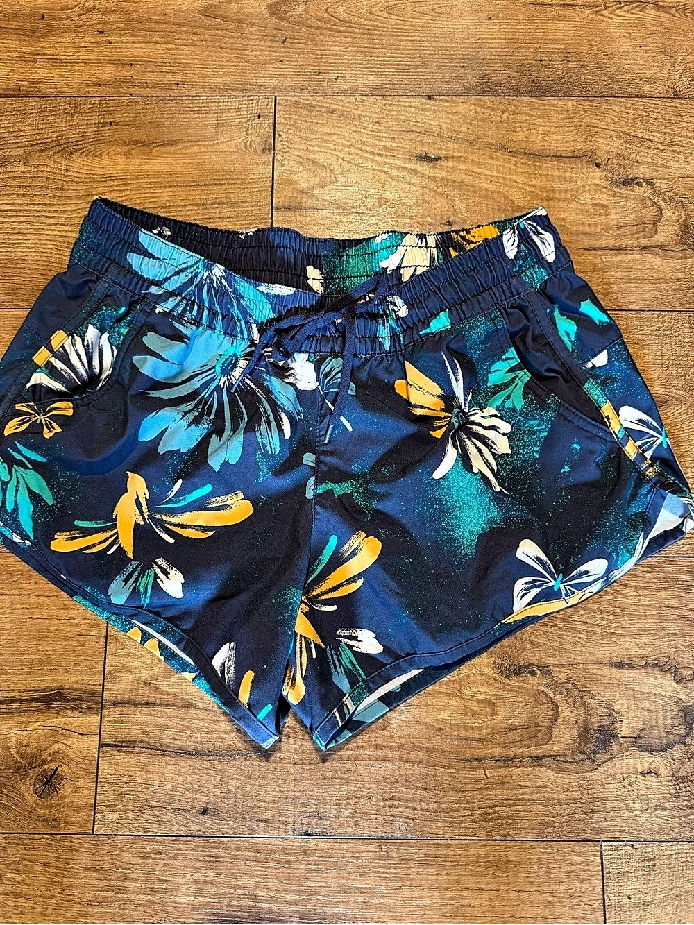 Columbia Floral Hybrid Shorts Blue & Green Size Medium